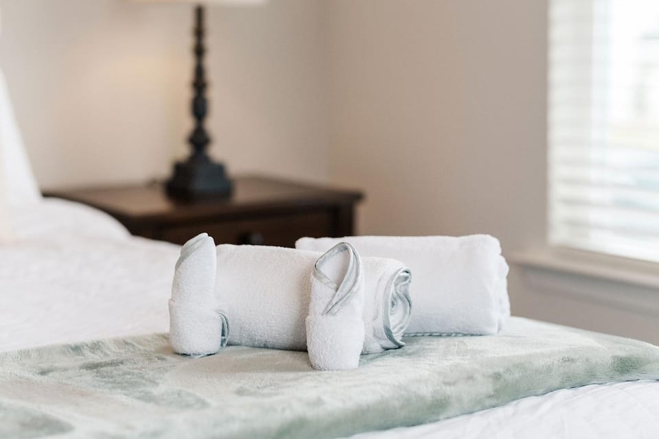 Bedroom, towels