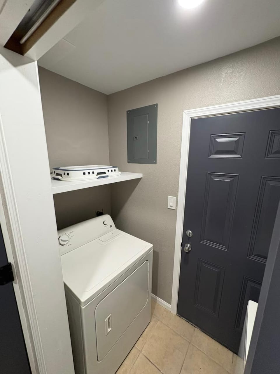 1 BR 1 Bath Airport SpaceX LNG WashDry Yard Patio Pets Apartment in Brownsville