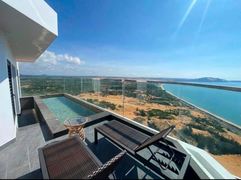 Hot Tub, Lake view, Landmark view, Mountain view, Pool view, River view, Swimming pool, Quiet street view