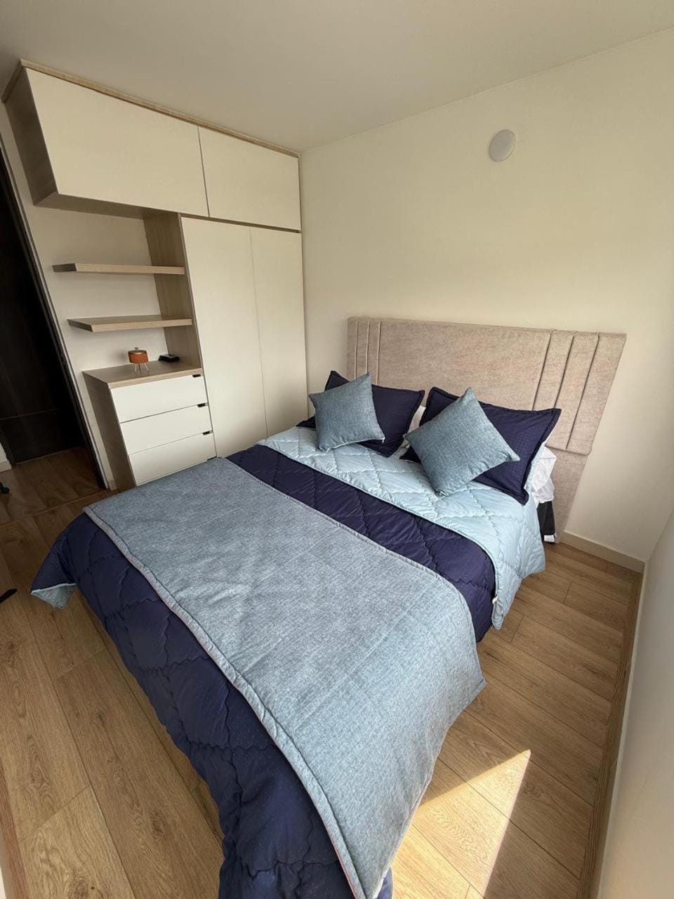 Photo of the whole room, Bedroom