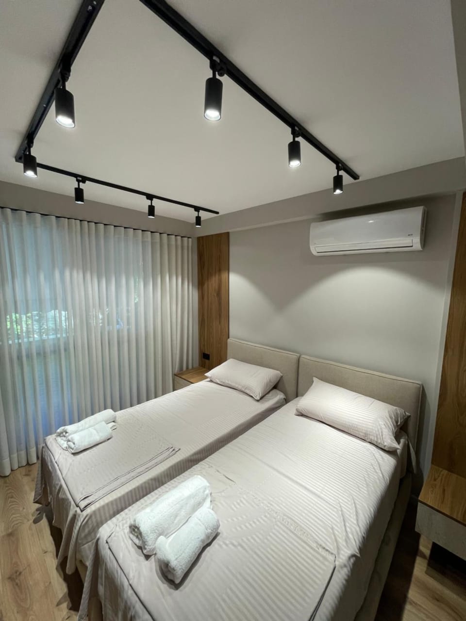 Bedroom, towels, air conditioner