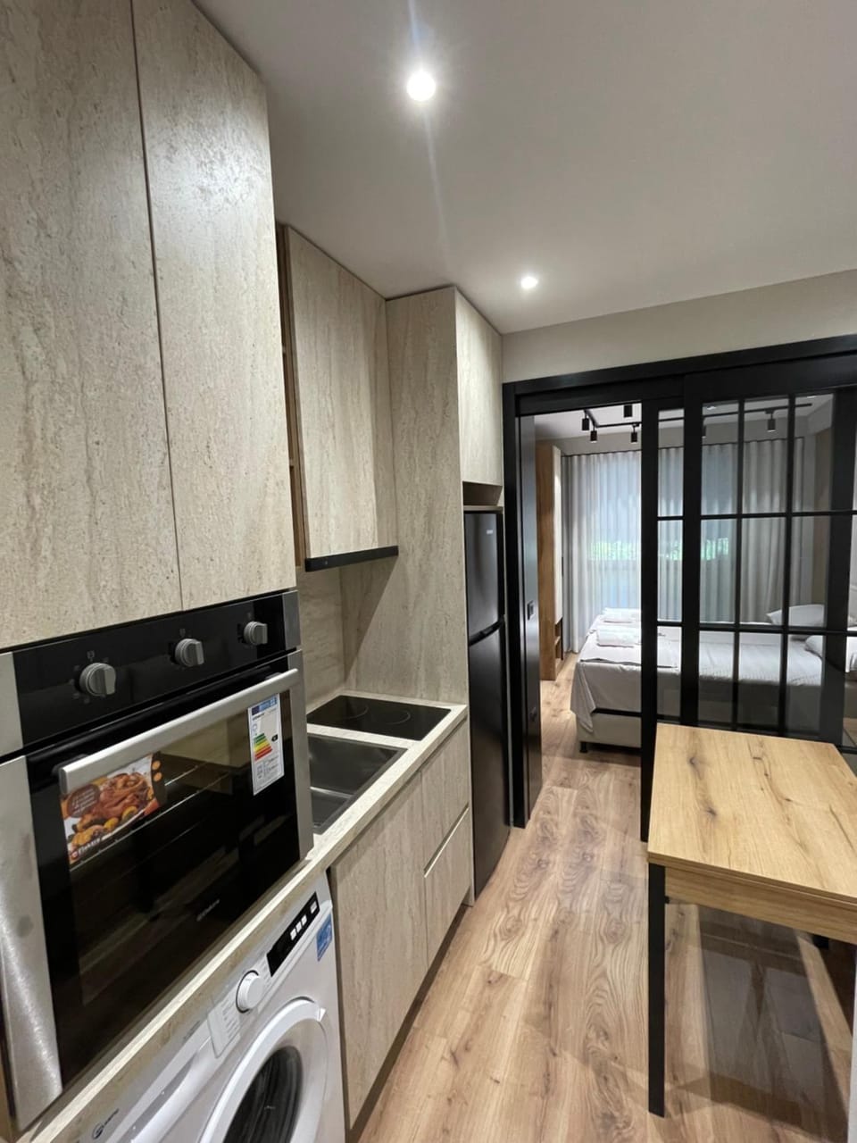Kitchen or kitchenette, Dining area, oven, stove
