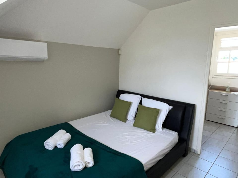 Bed, Photo of the whole room, Bedroom, towels, air conditioner