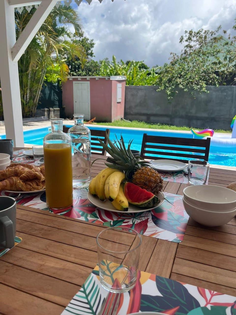 Patio, Day, Food and drinks, Dining area, Food, Pool view, Swimming pool, Breakfast, Continental breakfast, Drinks, sunbed
