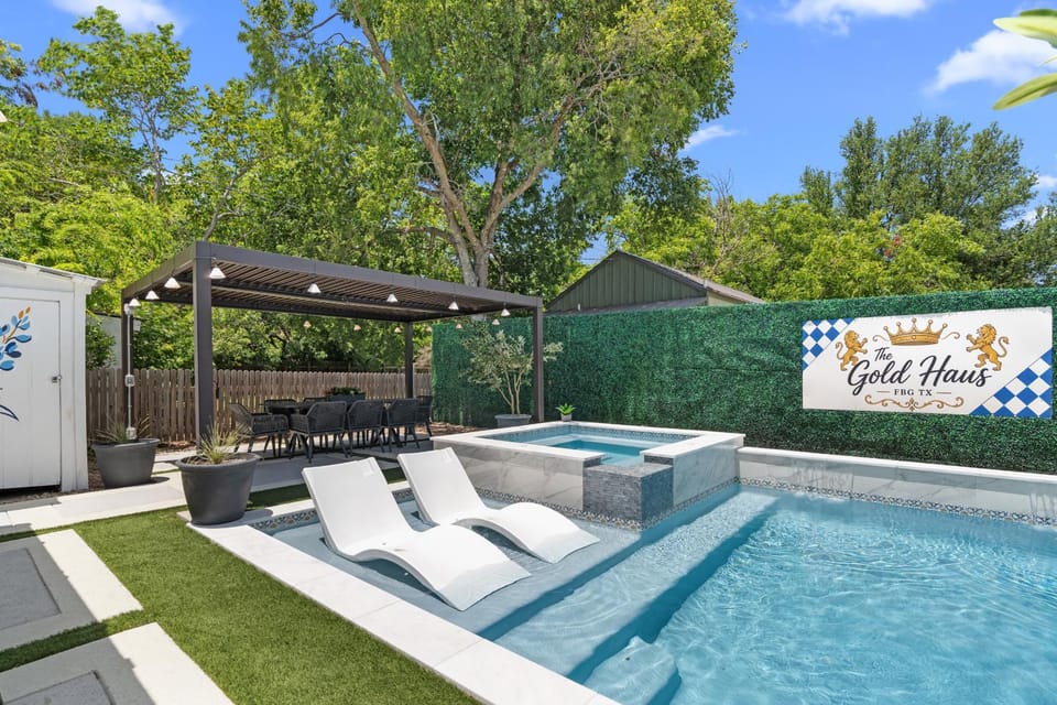 Hot Tub, Swimming pool