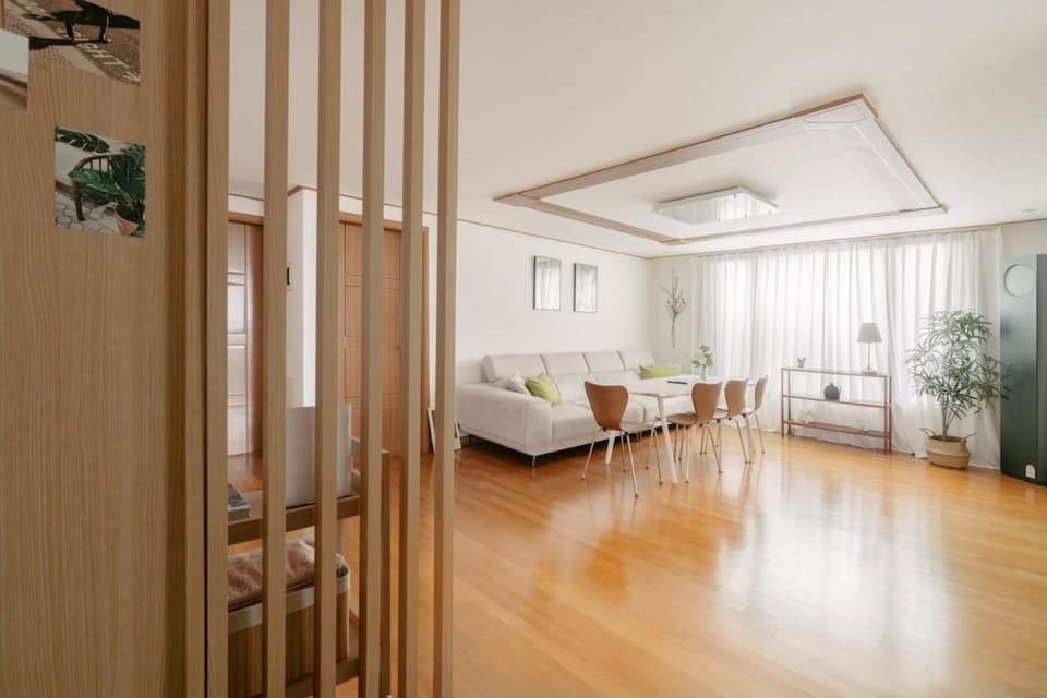 Living room, Photo of the whole room, Seating area, heating, air conditioner