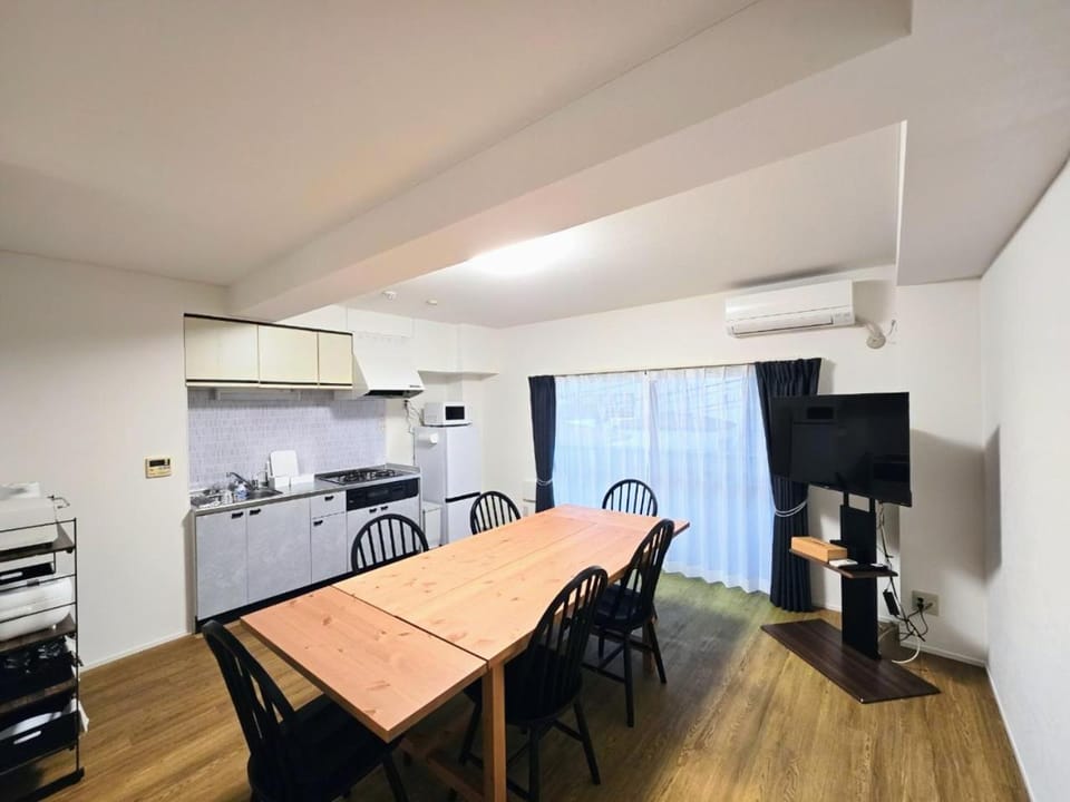 Kitchen or kitchenette, Dining area, stove, toaster, kitchen