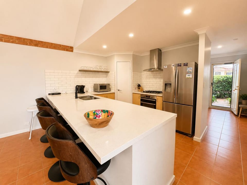 Kitchen or kitchenette, Dining area, dishwasher, oven, stove, toaster