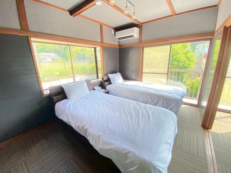 Photo of the whole room, Bedroom, air conditioner