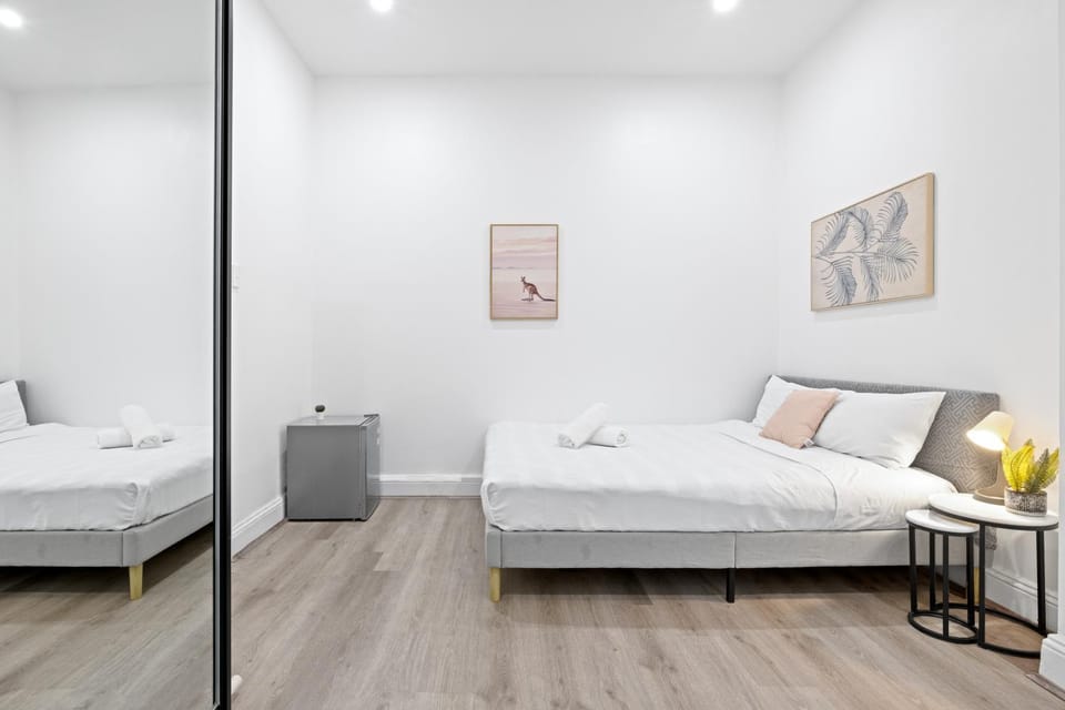 Cozy Double Room in Kensington - Walk to UNSW Easy CBD Access -External and Shared Kitchen or Bathroom Access Bed and Breakfast in Kensington