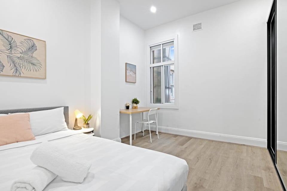 Cozy Double Room in Kensington - Walk to UNSW Easy CBD Access -External and Shared Kitchen or Bathroom Access Bed and Breakfast in Kensington