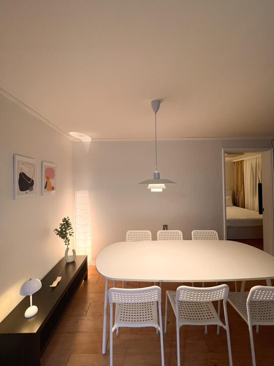 Seating area, Dining area