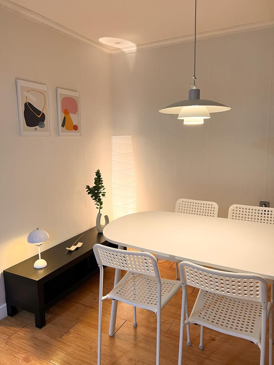 Seating area, Dining area