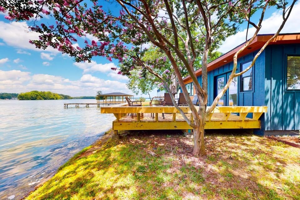 Living room, Lake view