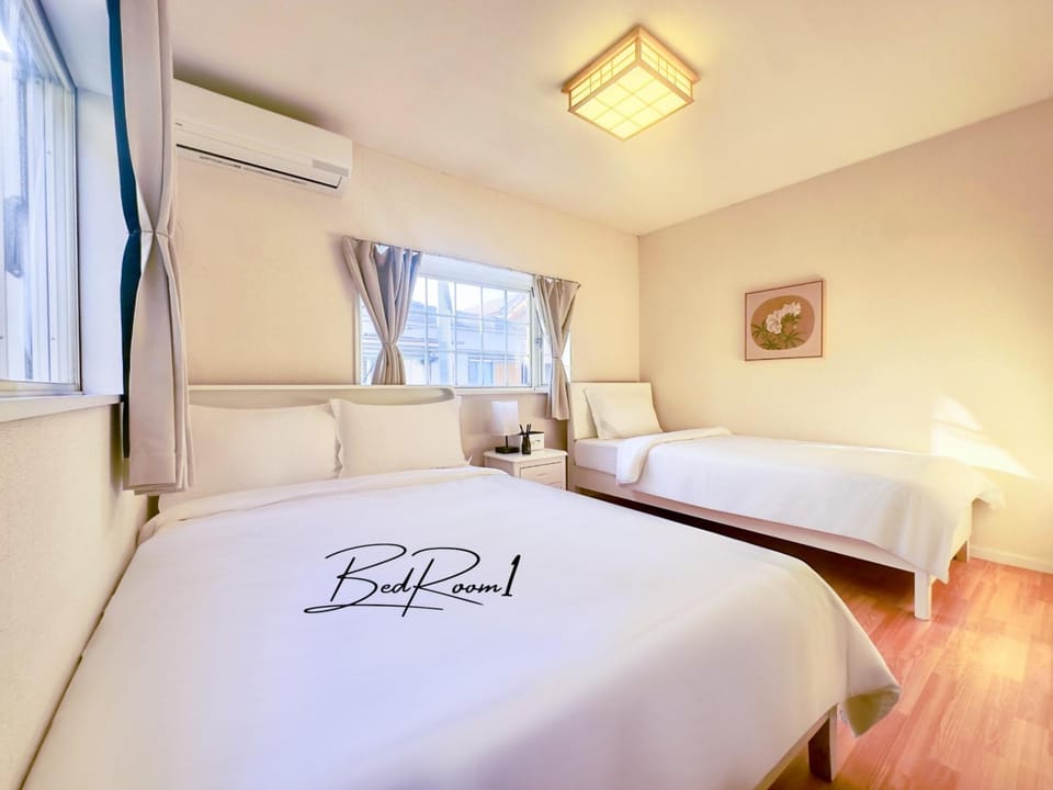 Bed, Photo of the whole room, Bedroom, towels, air conditioner