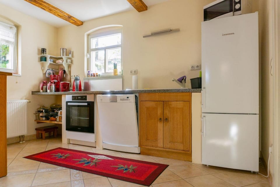 Kitchen or kitchenette, dishwasher
