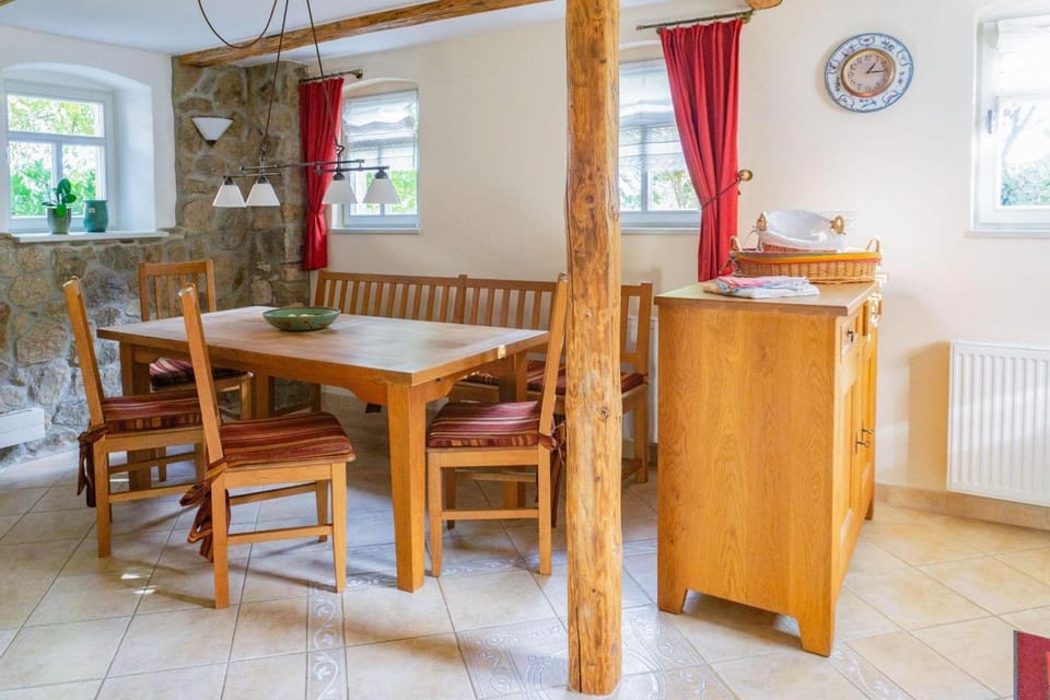 Seating area, Dining area