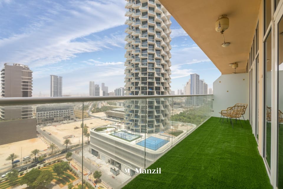 Property building, Day, City view, Pool view, Swimming pool