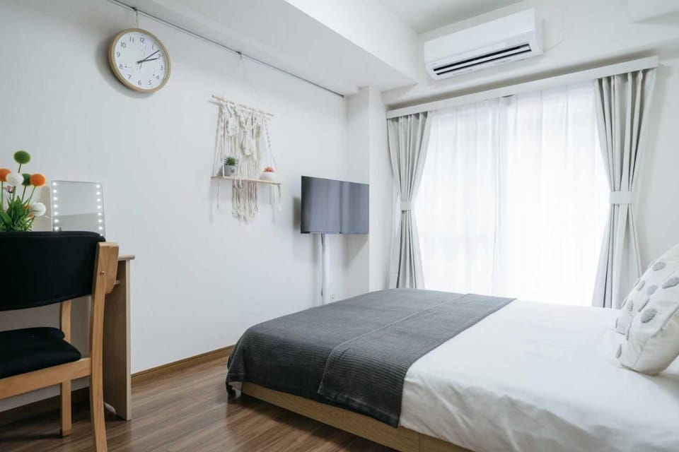 Bed, TV and multimedia, Bedroom, air conditioner