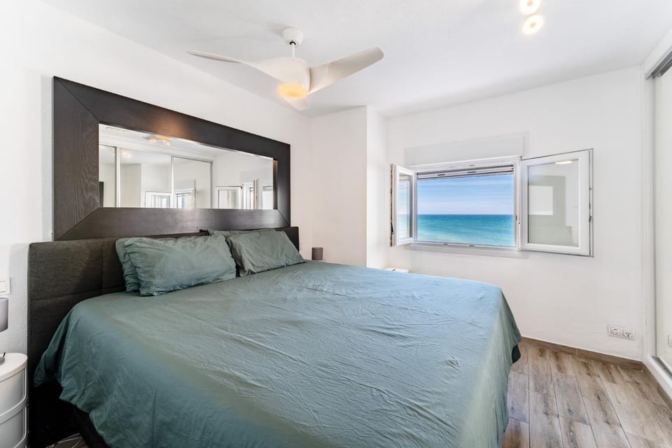 Calahonda Beach - Beachfront 2 Bedroom House Beautifully revovated House in Sitio de Calahonda