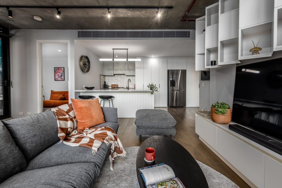 TV and multimedia, Kitchen or kitchenette, Living room, Seating area, oven