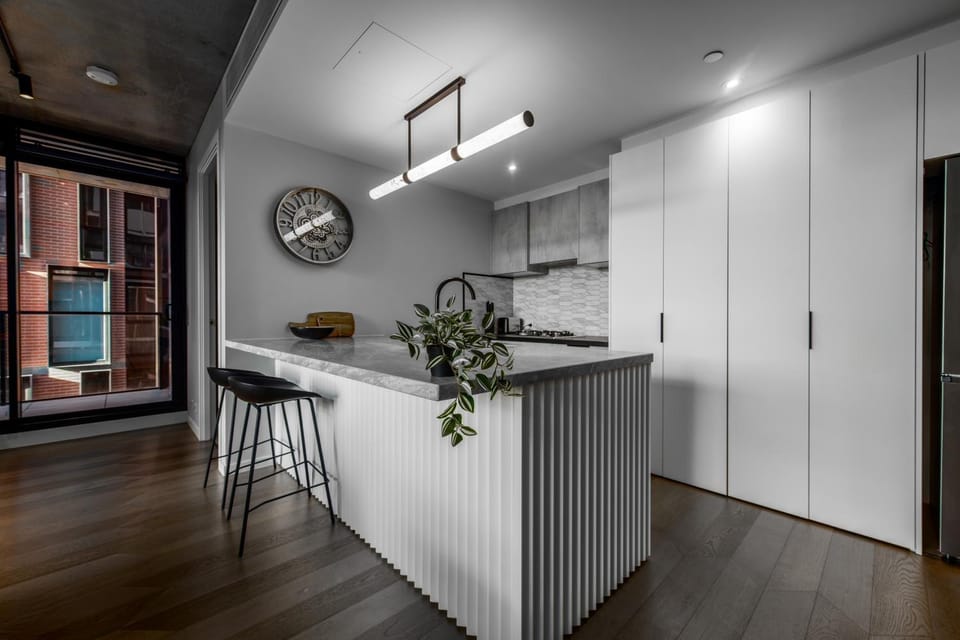 Kitchen or kitchenette, Dining area