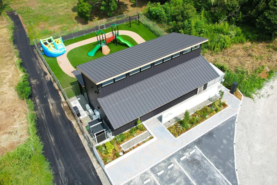 Property building, Day