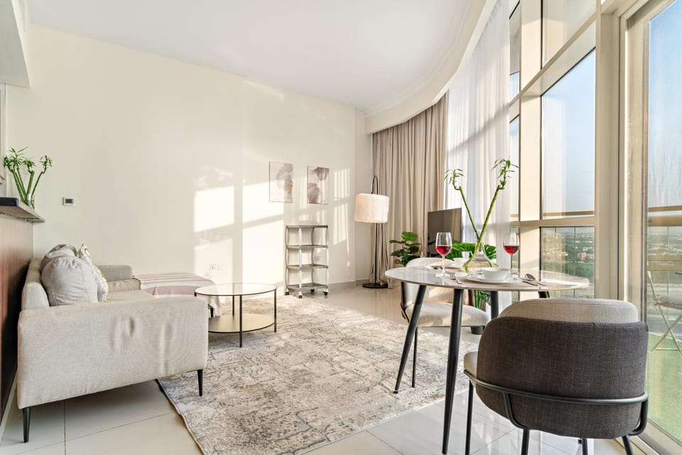 FIRST CLASS 1BR Stylish Vibe Apartment in Dubai