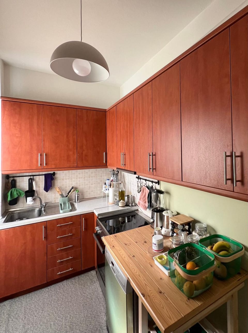Coffee/tea facilities, Kitchen or kitchenette, stove