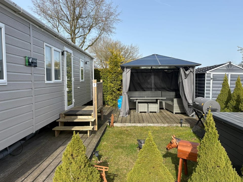 Chalet Meerwijck mit Terrasse am Wasser mit Strand und Schwimmbad Apartment in Drenthe (province)