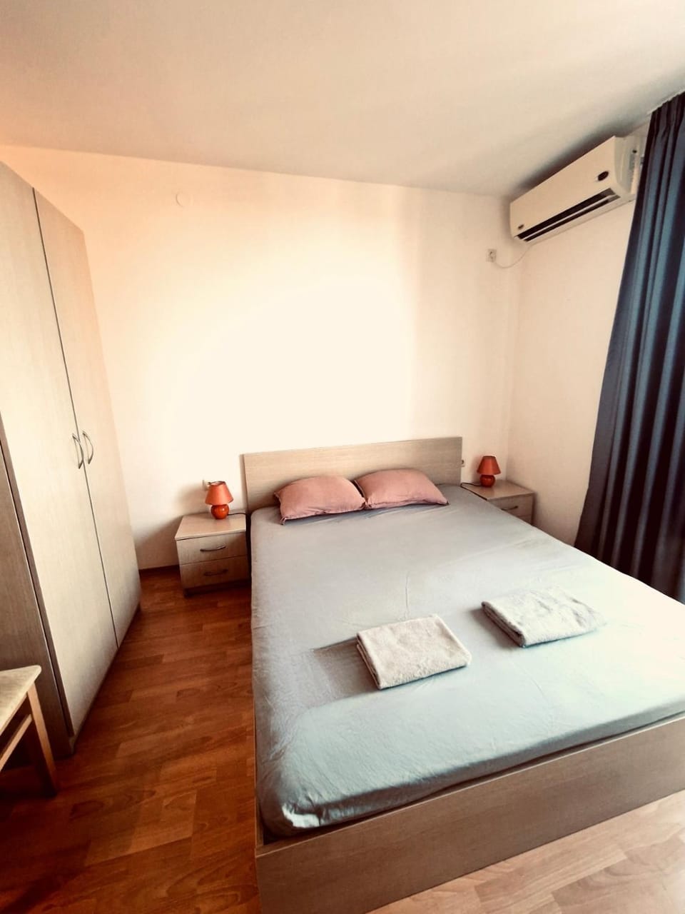 Bedroom, air conditioner