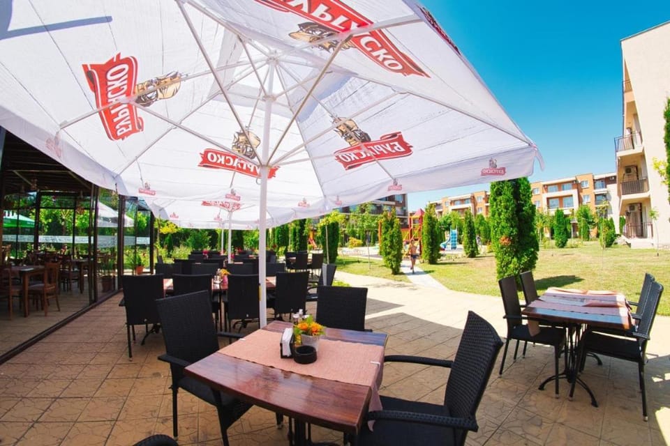 Property building, Restaurant/places to eat