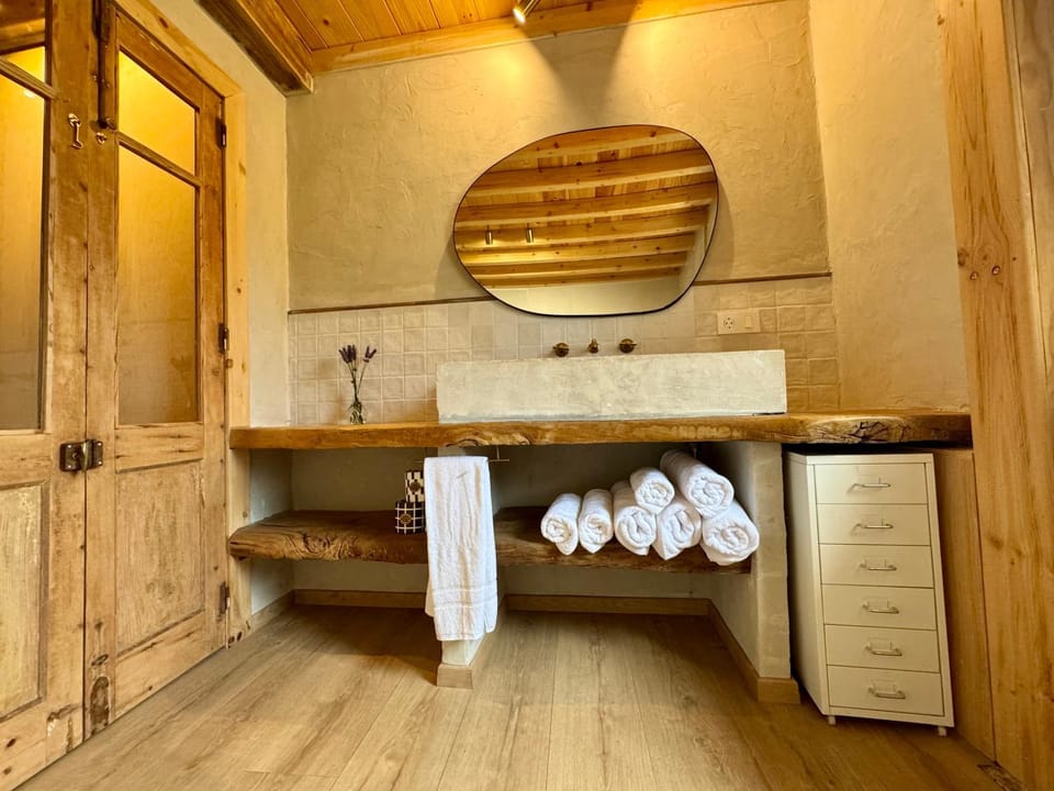 Toilet, Bathroom, towels