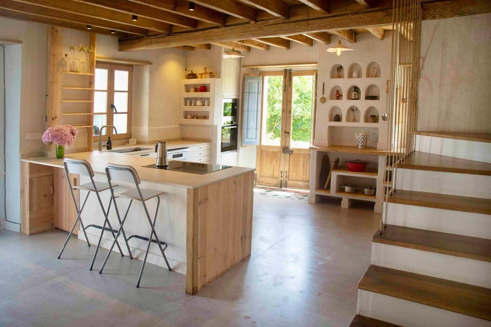 Kitchen or kitchenette, Seating area, Dining area, oven, stove, stove