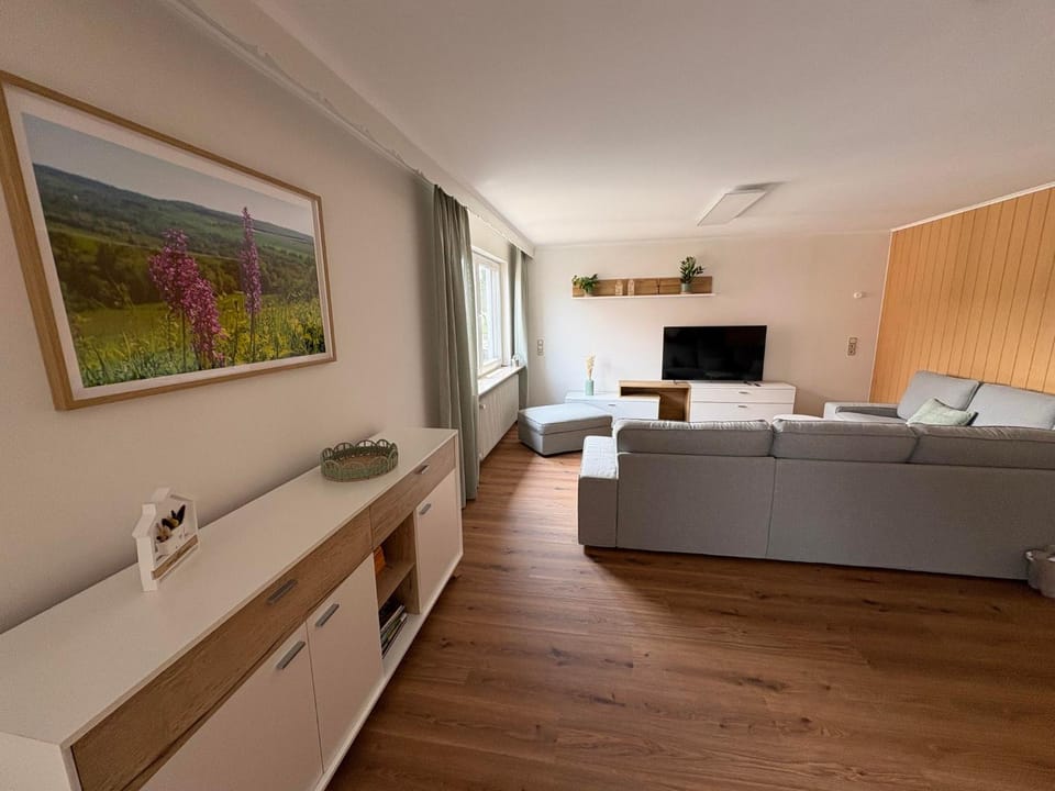 Living room, Photo of the whole room, Seating area, Evening entertainment