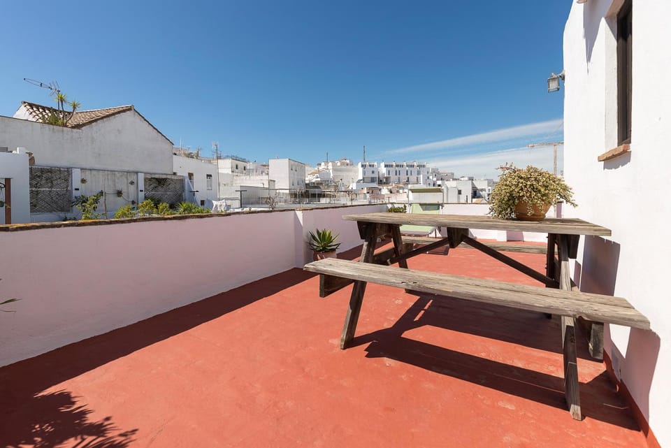 Property building, Day, View (from property/room), Balcony/Terrace, Balcony/Terrace, Dining area, City view