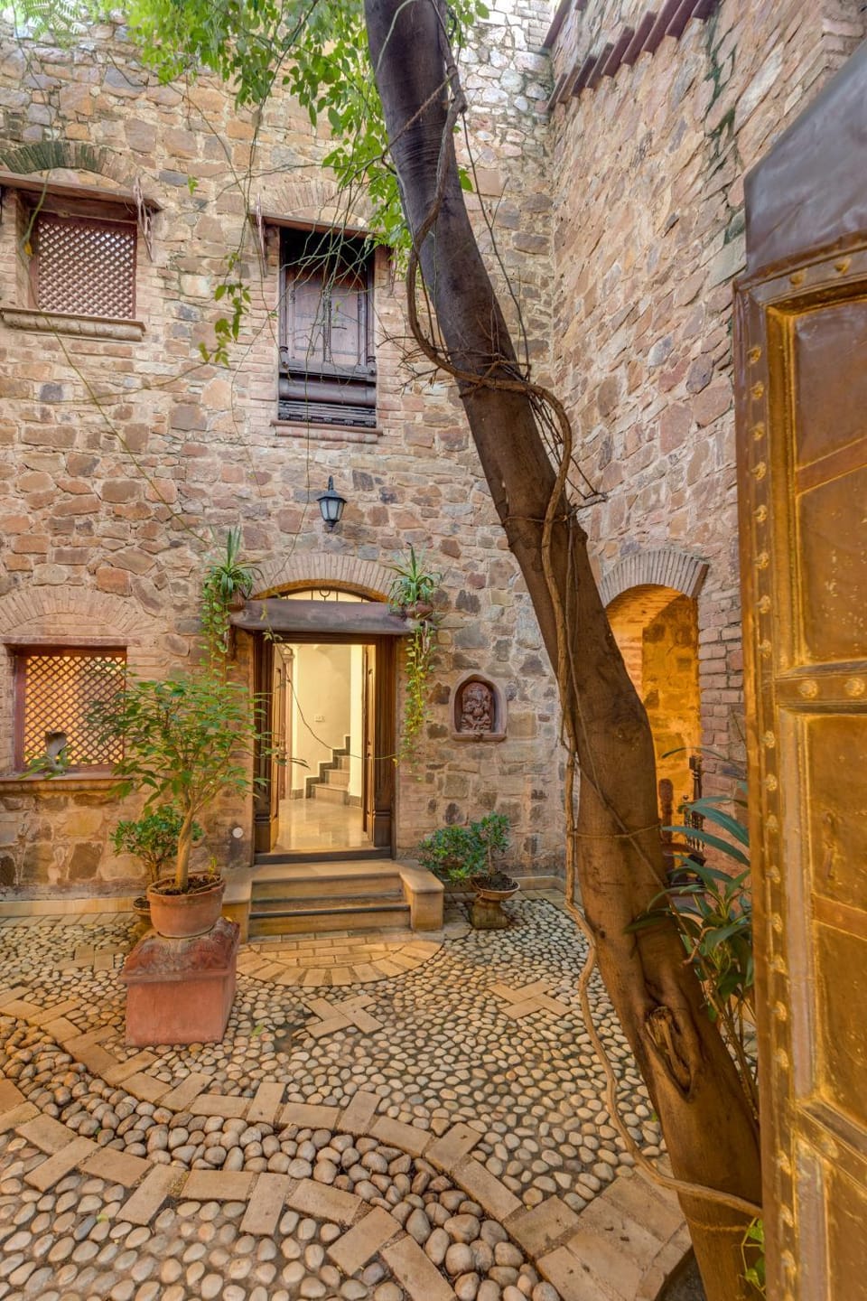 Facade/entrance