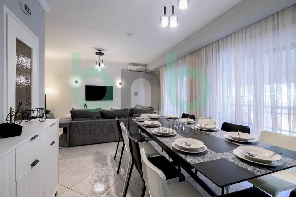 TV and multimedia, Living room, Photo of the whole room, Seating area, Dining area