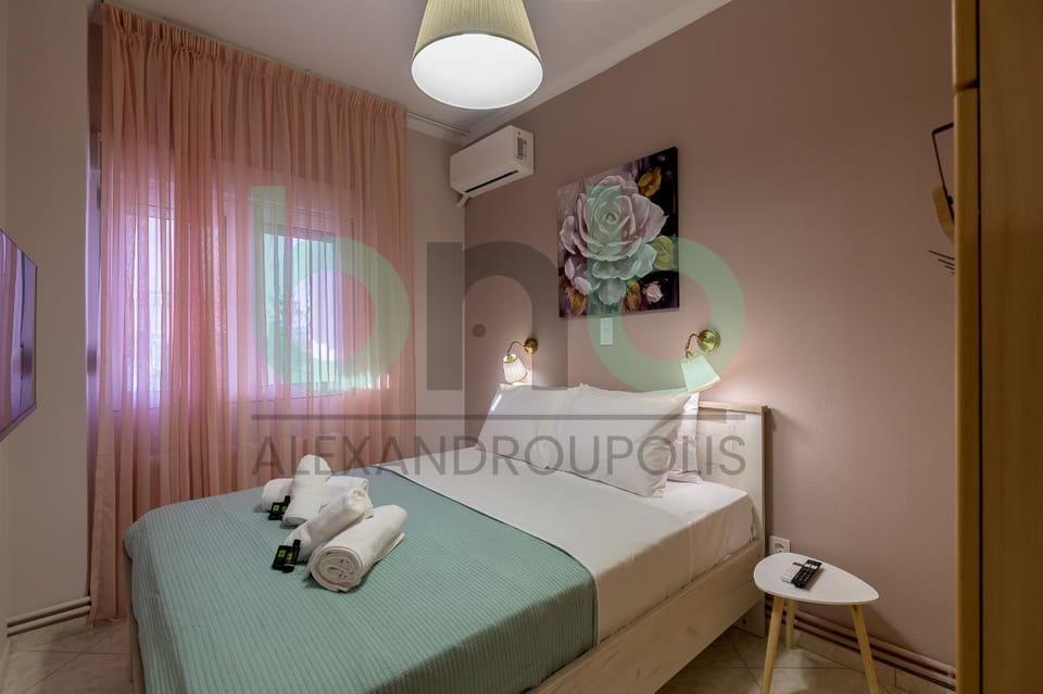 Bed, Photo of the whole room, Bedroom, towels, air conditioner