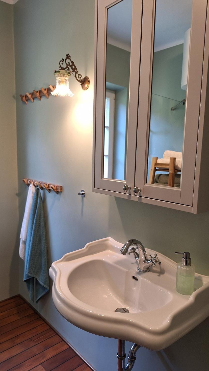 Shower, Bathroom, towels
