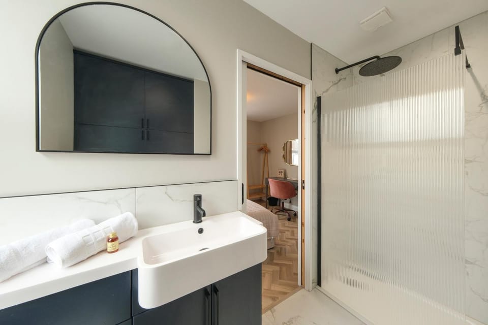 Shower, Bathroom, towels