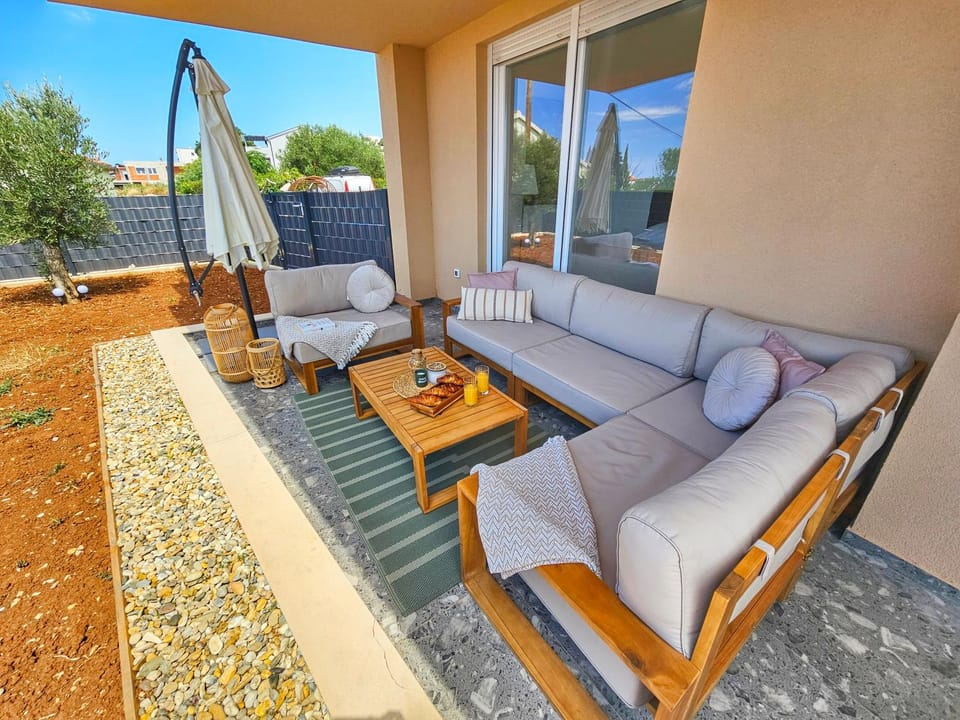 Day, Garden, Balcony/Terrace