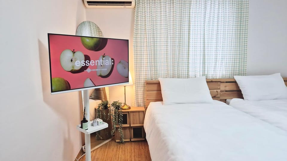 Bed, TV and multimedia, Bedroom, air conditioner
