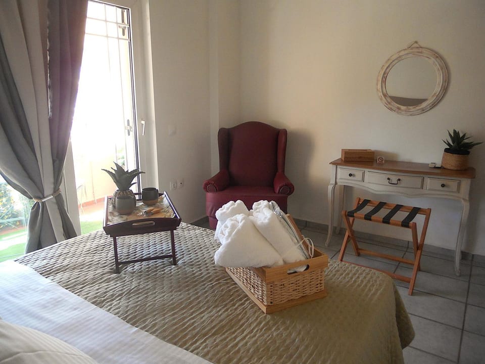 Bed, Photo of the whole room, towels