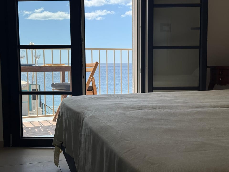 Bed, Natural landscape, View (from property/room), Balcony/Terrace, Photo of the whole room, Bedroom, Sea view