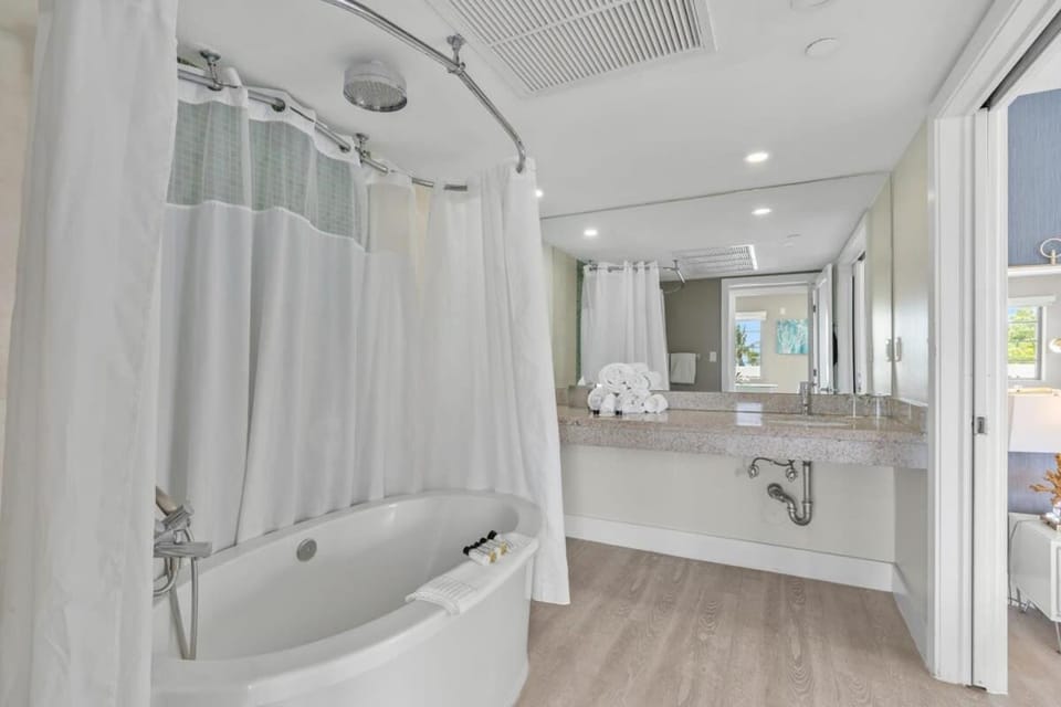 Shower, Bathroom, towels