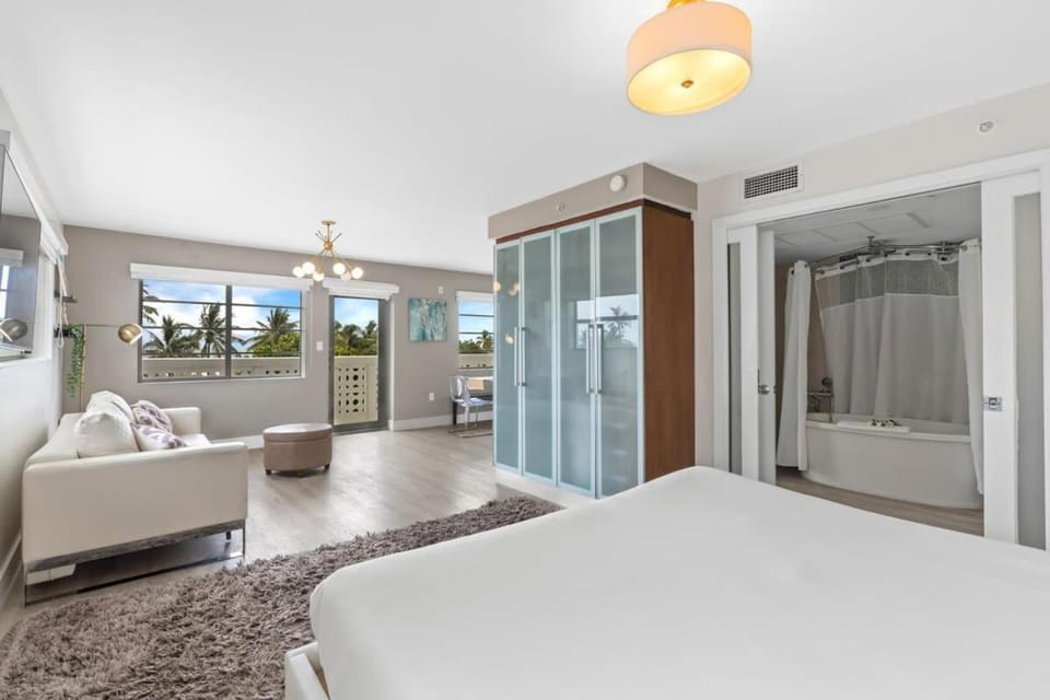 Bed, Living room