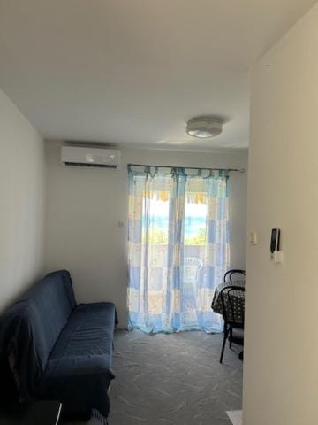 Living room, Seating area, air conditioner