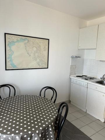Kitchen or kitchenette, Dining area, pet friendly