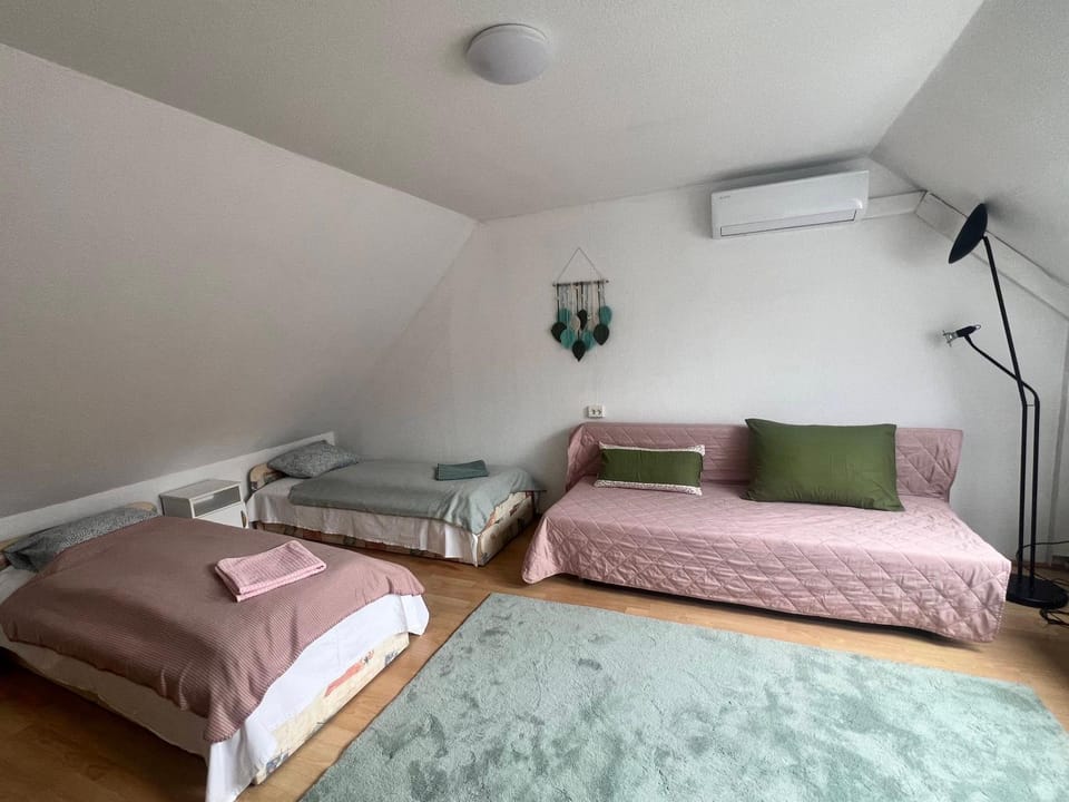 Bed, Bedroom, air conditioner